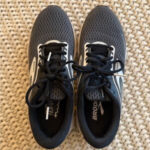 Brooks Women’s Black Athletic Shoes | Size 8.5